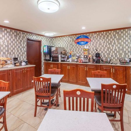 Baymont By Wyndham Grand Rapids Airport Ξενοδοχείο Cascade Εξωτερικό φωτογραφία