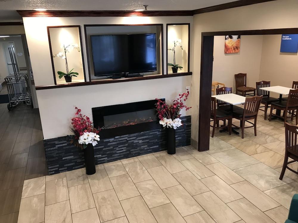 Baymont By Wyndham Grand Rapids Airport Ξενοδοχείο Cascade Εξωτερικό φωτογραφία